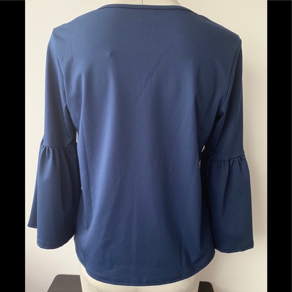 1 Size Small Left!! 🔷️NWOT*🔷️ Navy Blouse - Picture 2 of 4